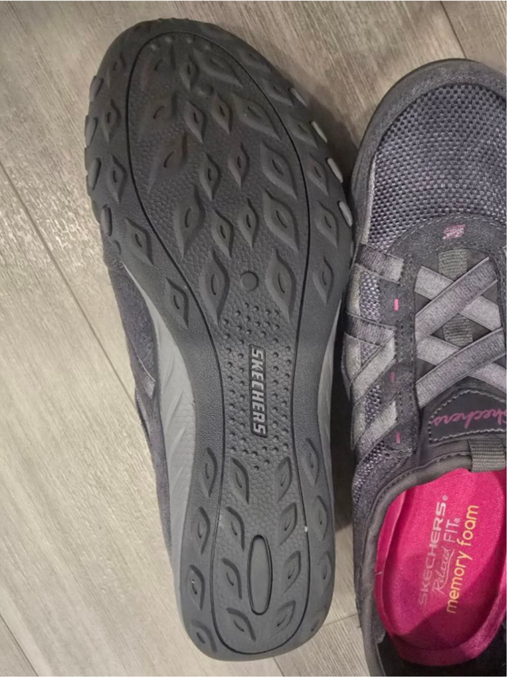 Skechers Women's Breathe Easy slip-on shoes in a gray and pink Size 10 - Picture 4 of 6